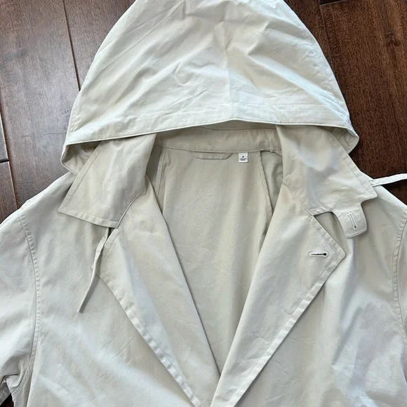 White Trench Coat with Classic Lapel Design - Picture 2 of 3